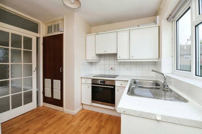 Property photo 3 of 9 Kitchen
