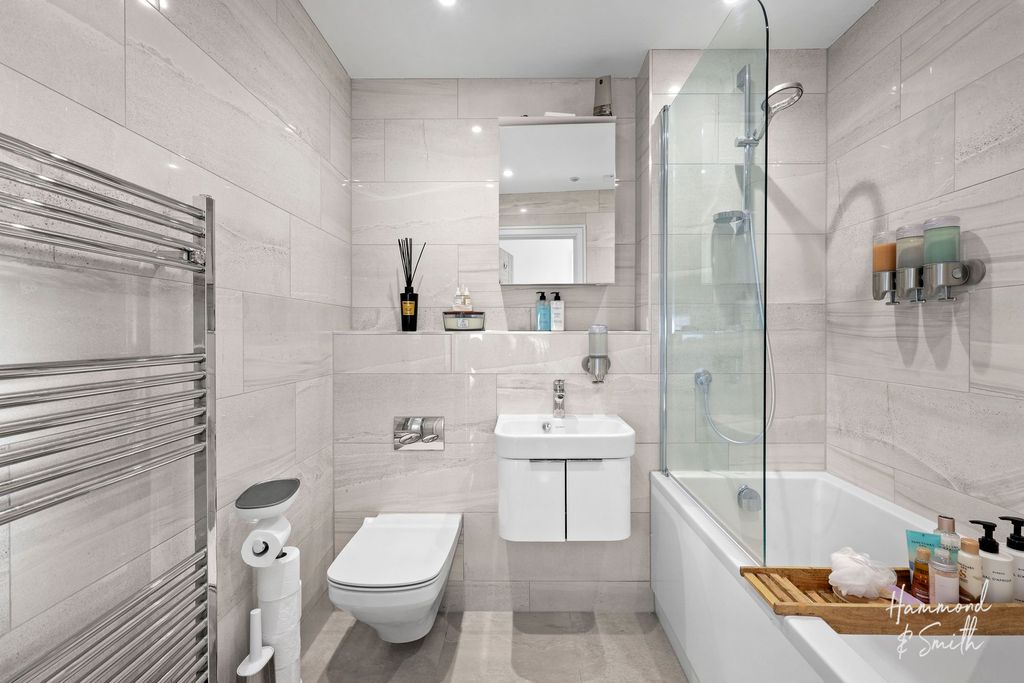 Additional image 15 of 2 bed flat for saleStar Lane, Epping CM16