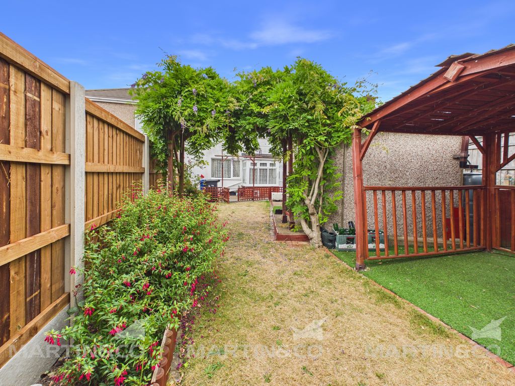 Property photo 3 of 13 Cam02406G0-Pr0652-Still011