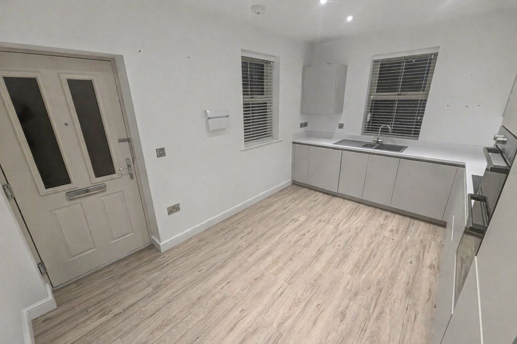 Property photo 2 of 11 Picture No. 15