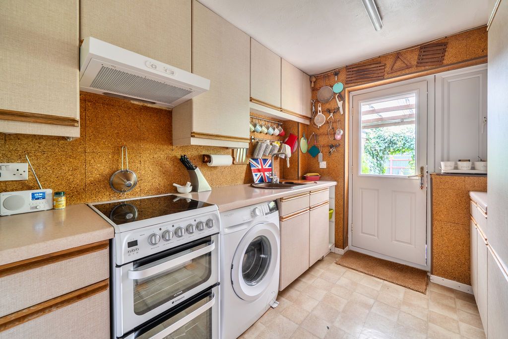 Property photo 3 of 21 Kitchen