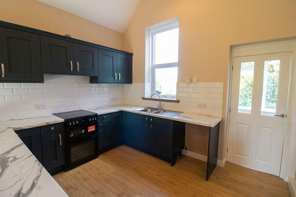 Property photo 2 of 27