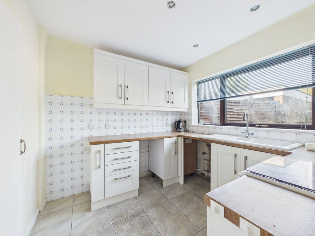 Property photo 2 of 14 Kitchen