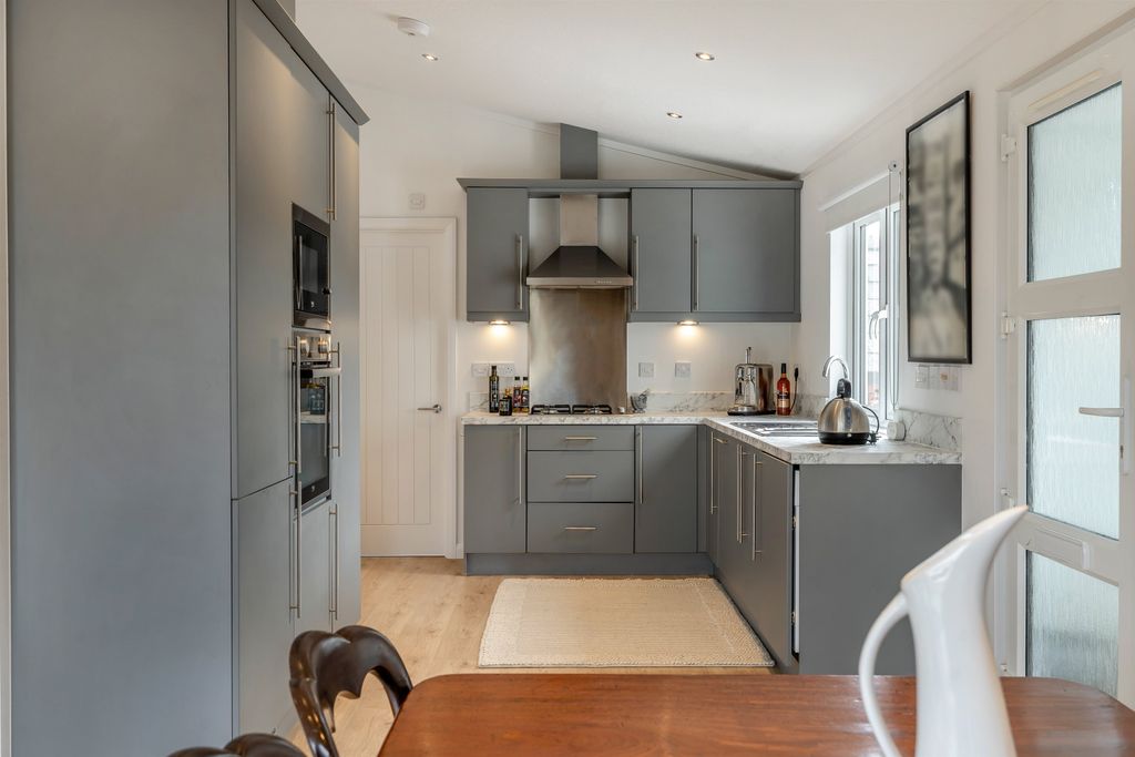 Property photo 2 of 38