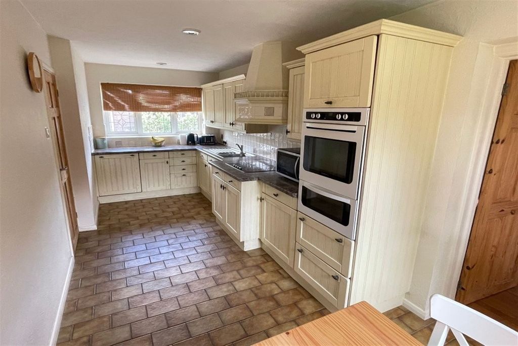 Property photo 3 of 21 Kitchen 2