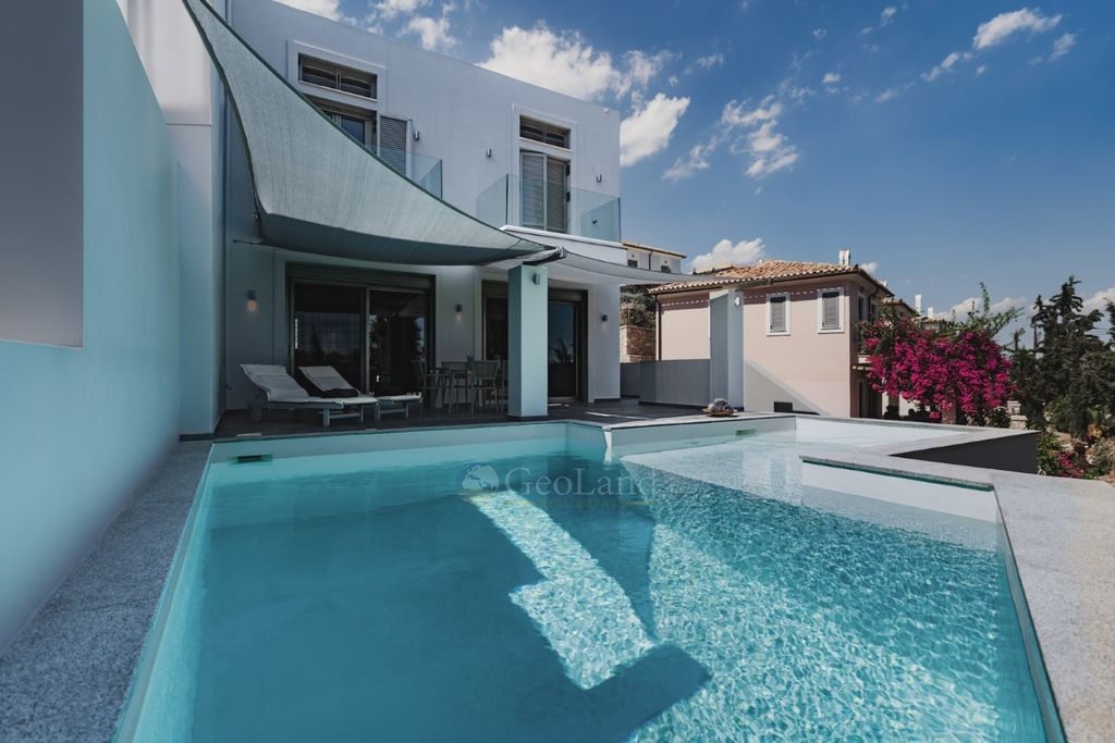 Property photo 1 of 32