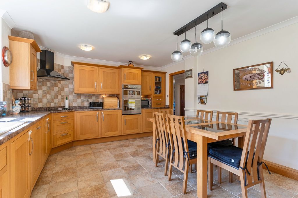 Property photo 2 of 42