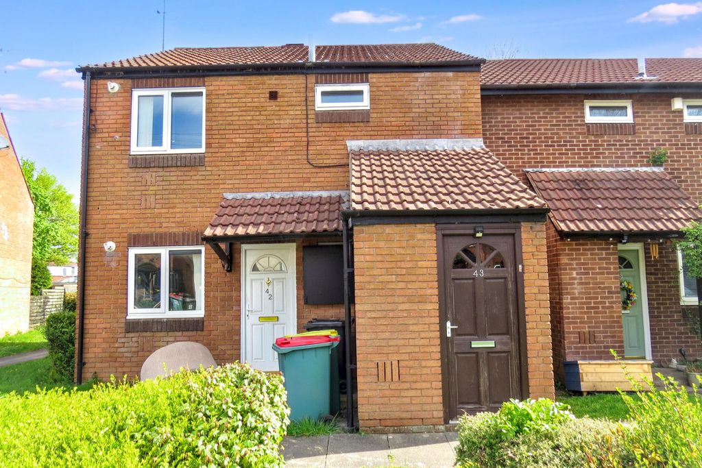 Property photo 1 of 18 42 &amp; 43 Marlfield Close, Ingol, Preston, Lancashire, Pr2 7Al