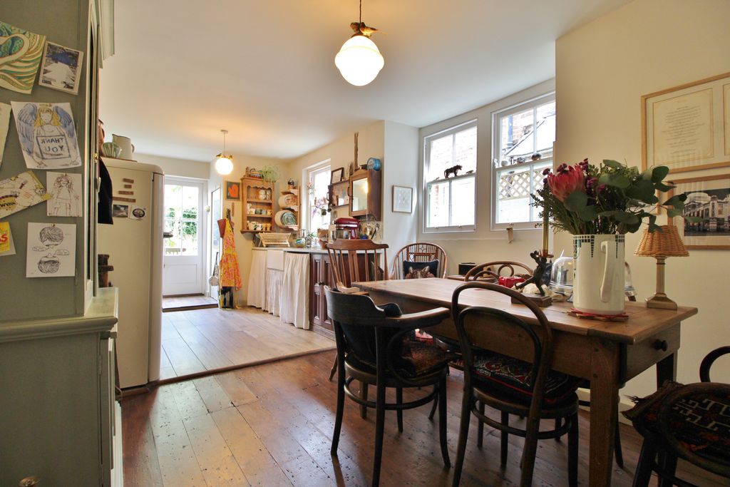 Property photo 2 of 31