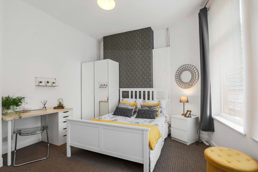 Property photo 3 of 10 Photo 2