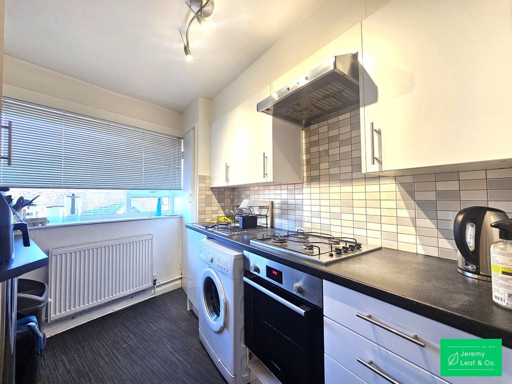 Property photo 2 of 10 Kitchen