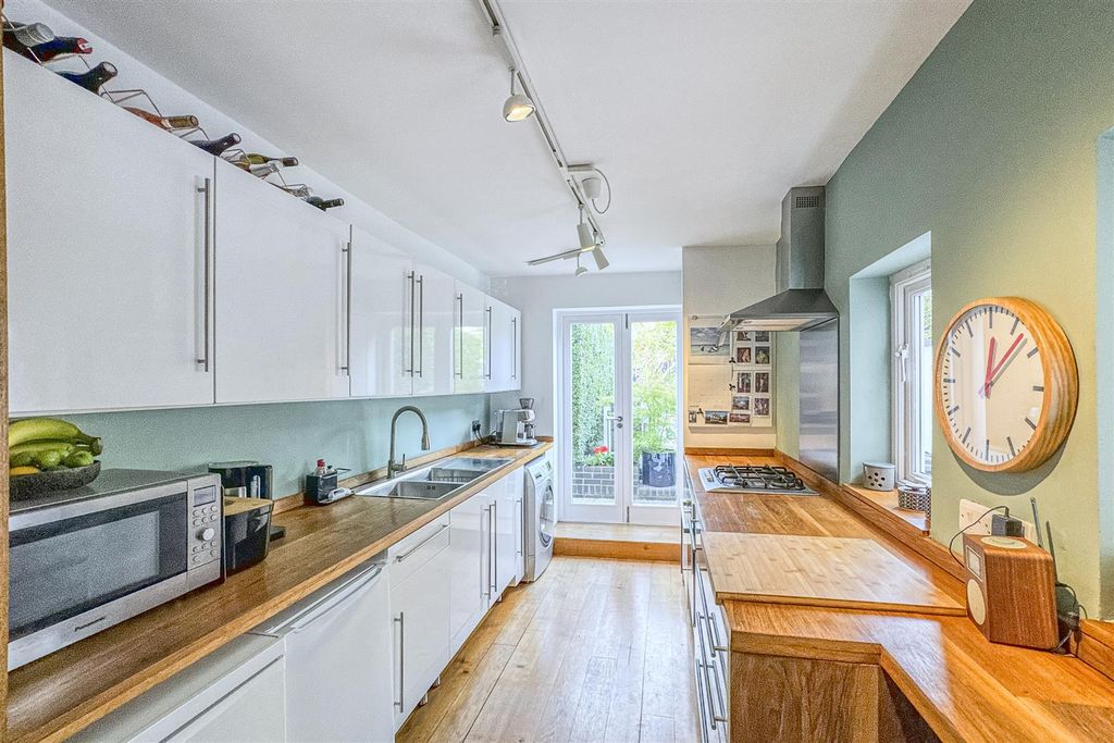 Property photo 3 of 22 Kitchen
