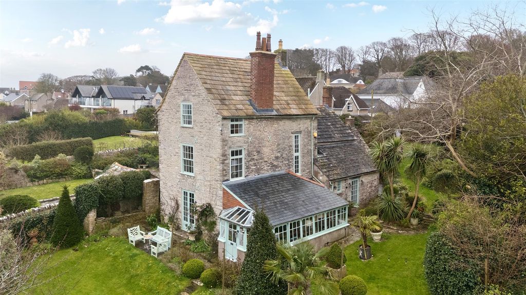 Property photo 1 of 60 1438100-6-69c6F332Ef98A.Jpg