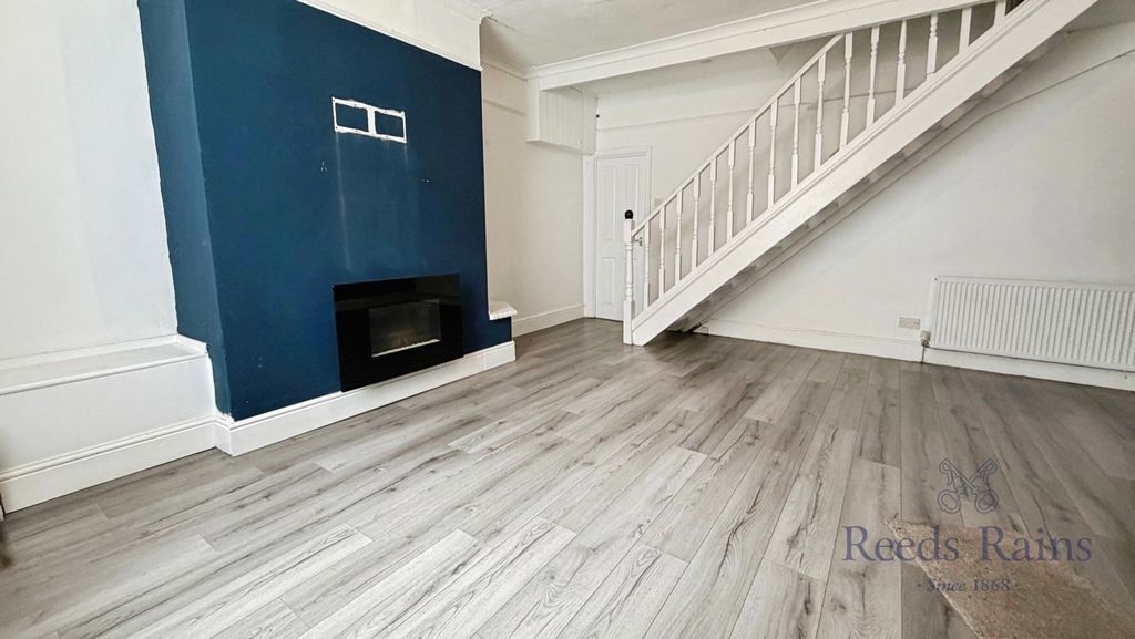Property photo 2 of 11 Pbox-Img.Jpg