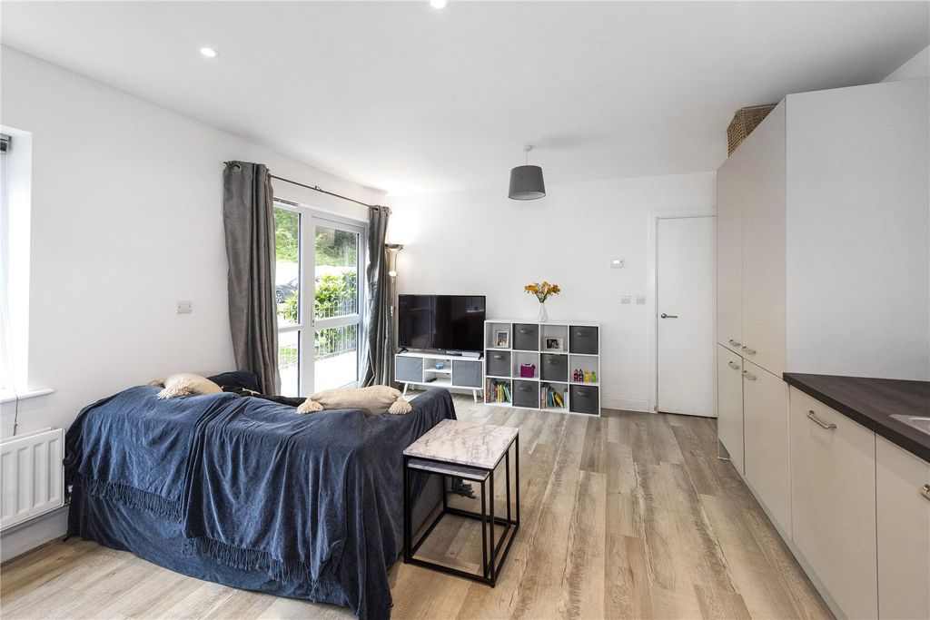 Additional image 5 of 2 bed flat for saleLitho House, Caxton Close, Edenbridge TN8