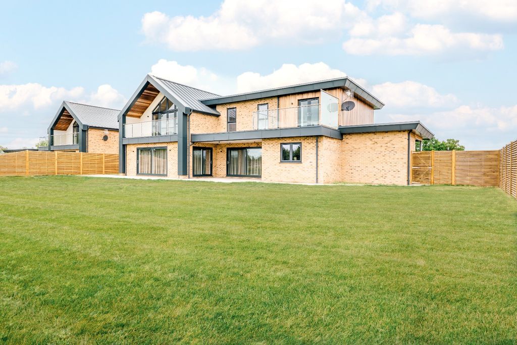 Property photo 2 of 20 4060862