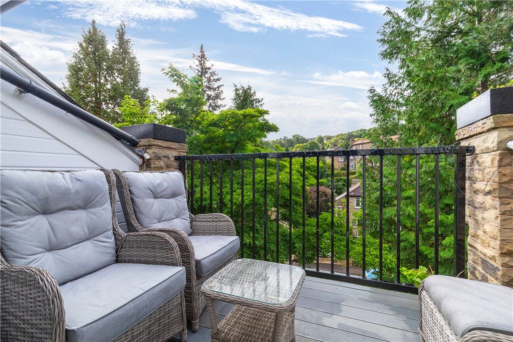 Property photo 3 of 17 Terrace