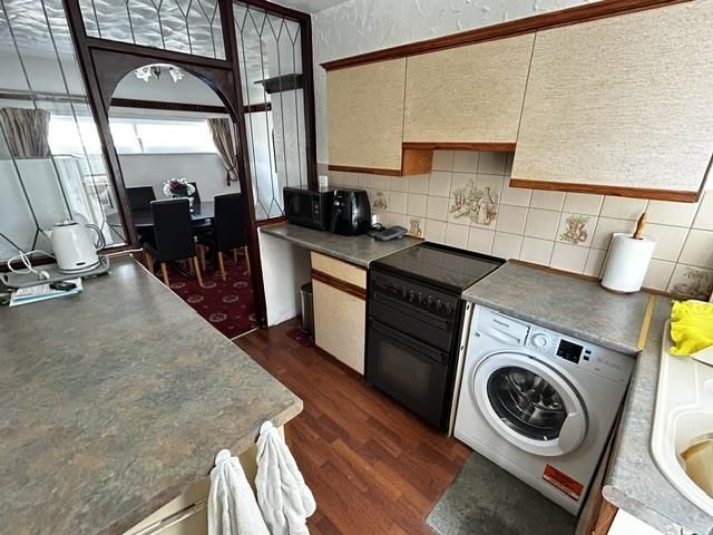 Property photo 3 of 9 Kitchen