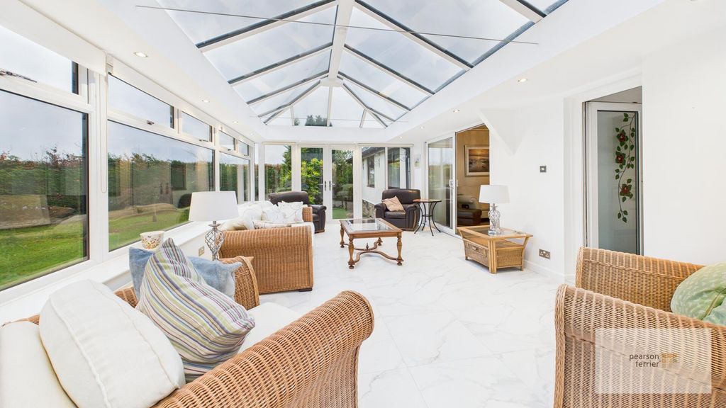 Property photo 2 of 25 Conservatory