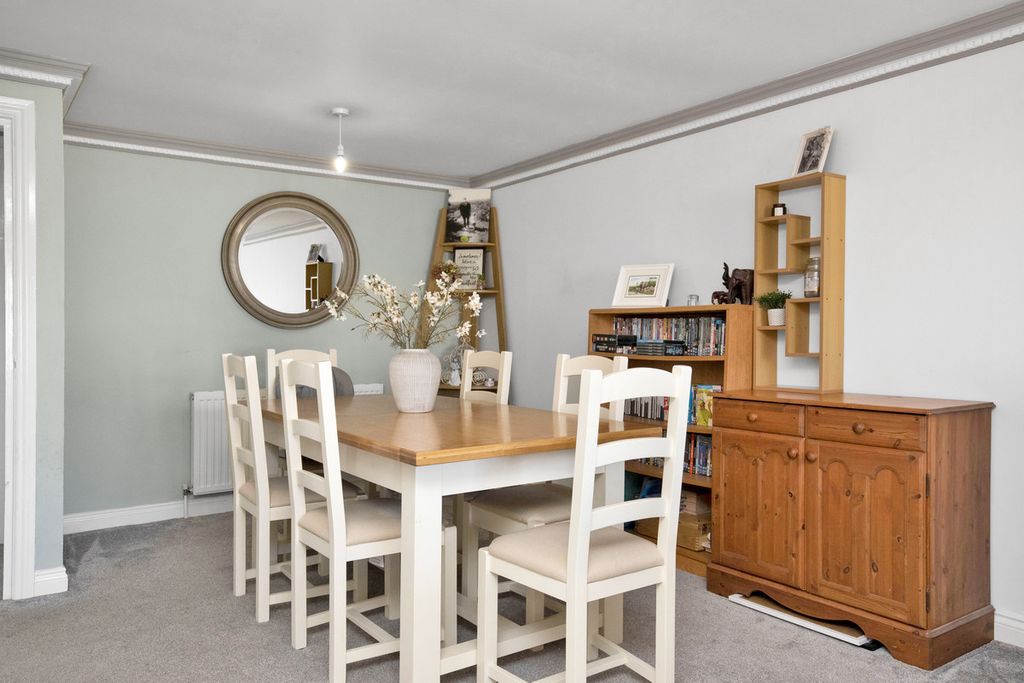 Property photo 3 of 26