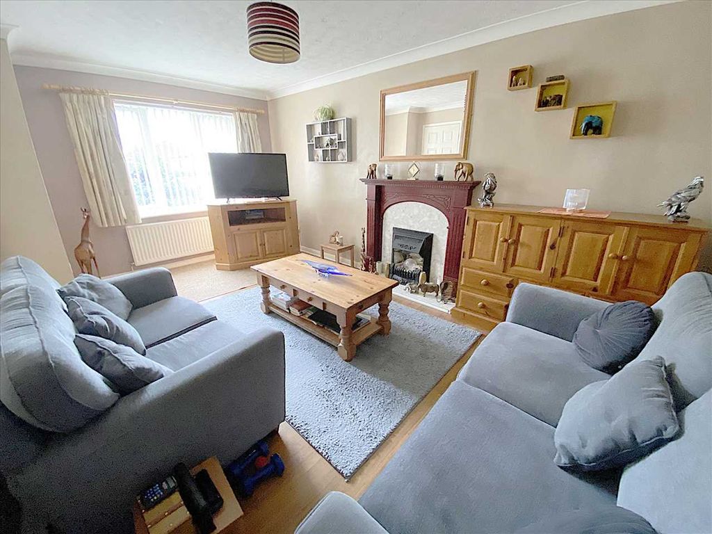 Property photo 2 of 10 Lounge: