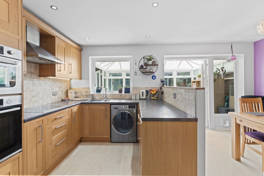 Property photo 2 of 18 Kitchen