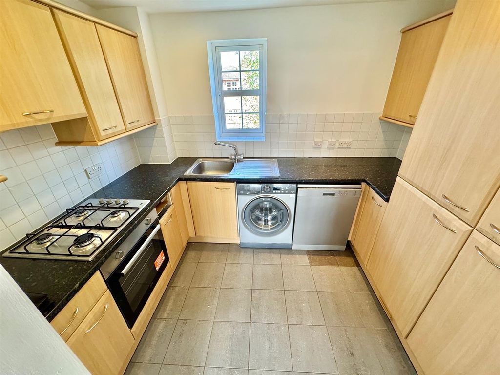 Property photo 3 of 10 Kitchen.Jpg