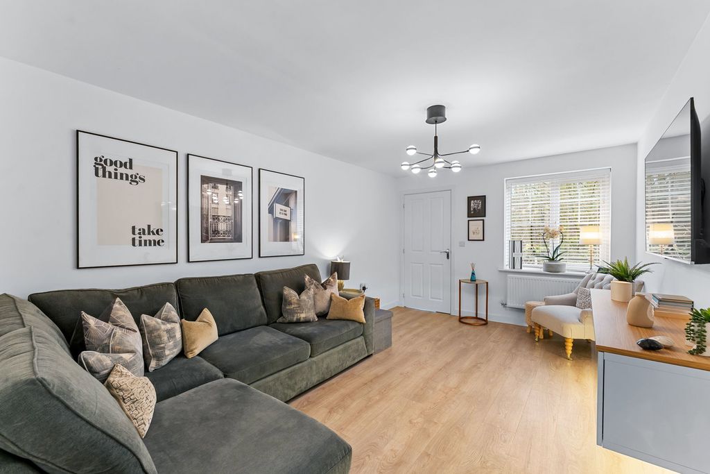 Property photo 2 of 27