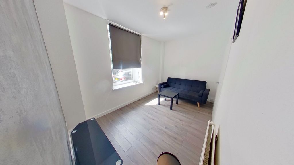 Property photo 1 of 7 Lounge (View 1)