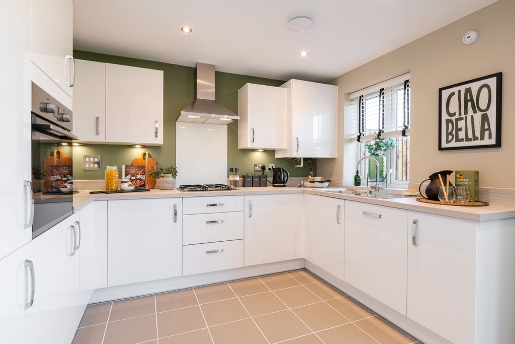 Property photo 3 of 8 Kennett Kitchen