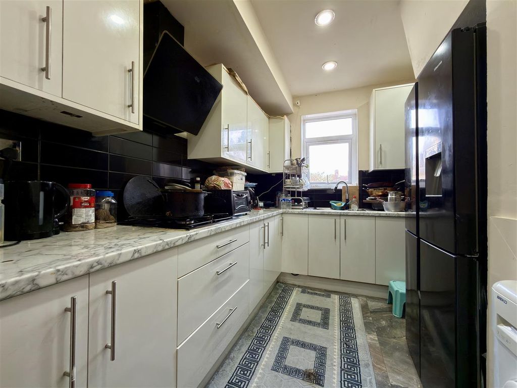 Property photo 3 of 13 Kitchen