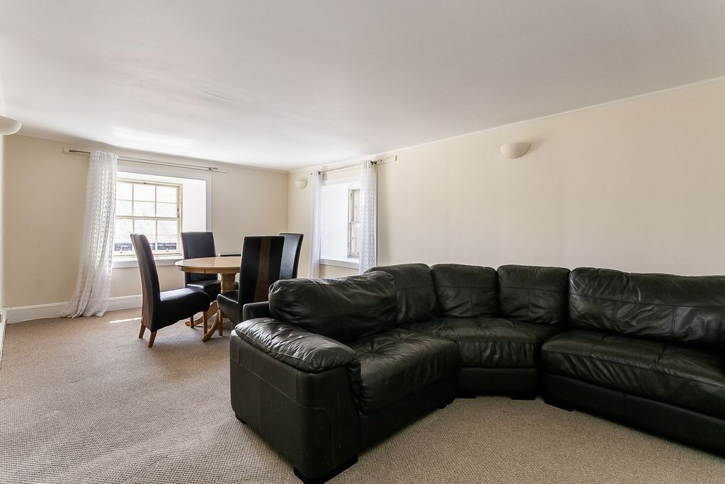 Property photo 2 of 27