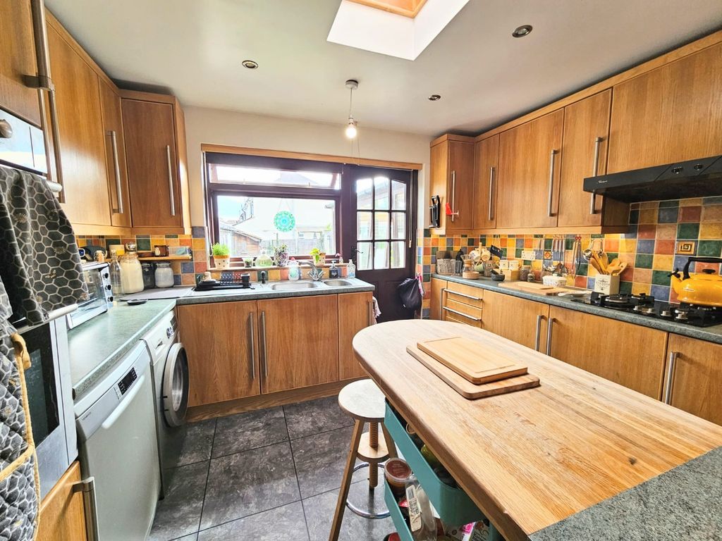 Property photo 2 of 21 3824952