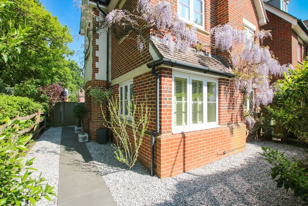 Property photo 2 of 24