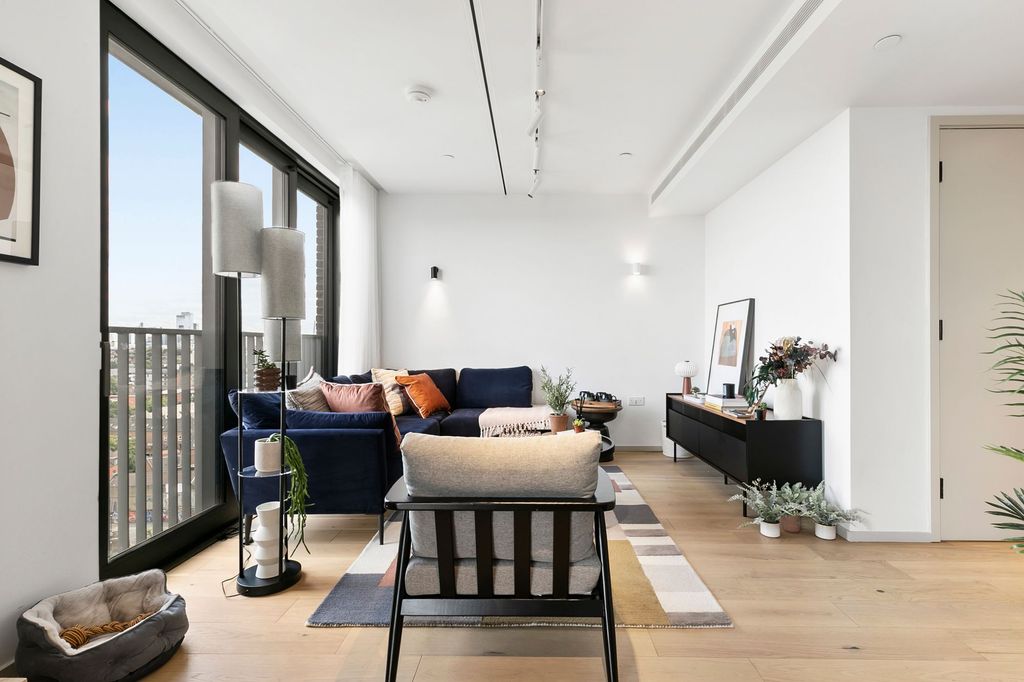 Property photo 2 of 8