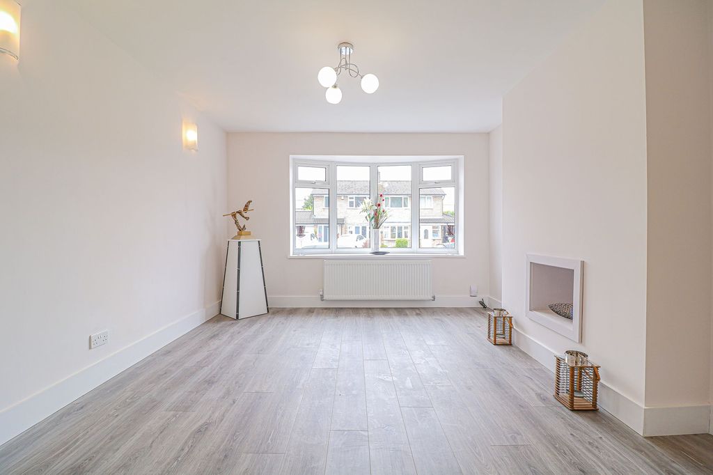 Property photo 2 of 31