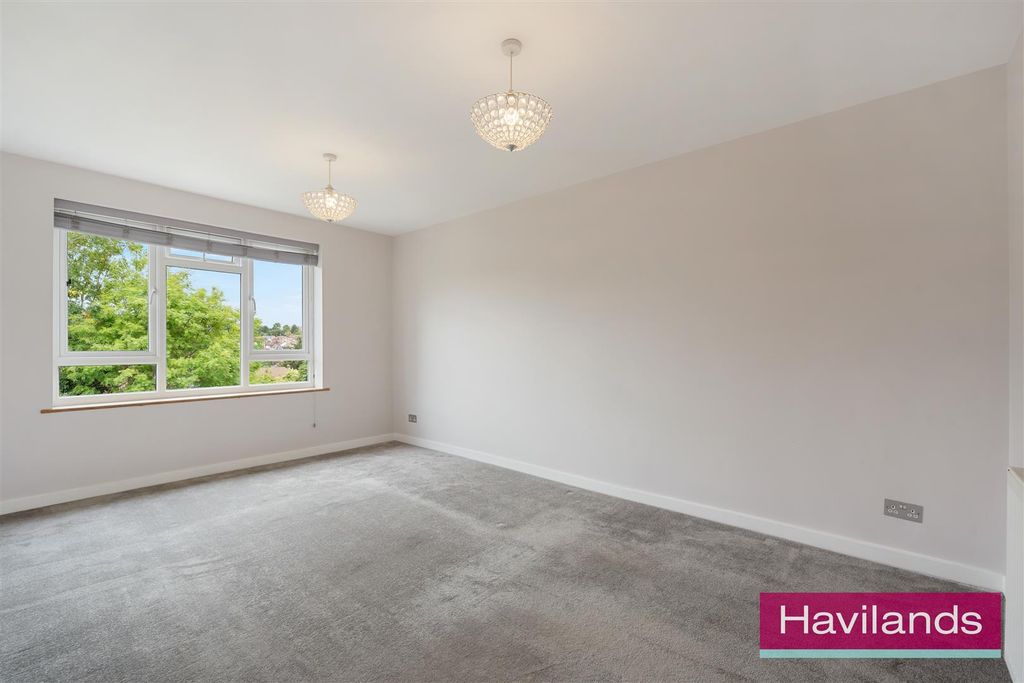 Property photo 2 of 12 Byland Close-6.Jpg