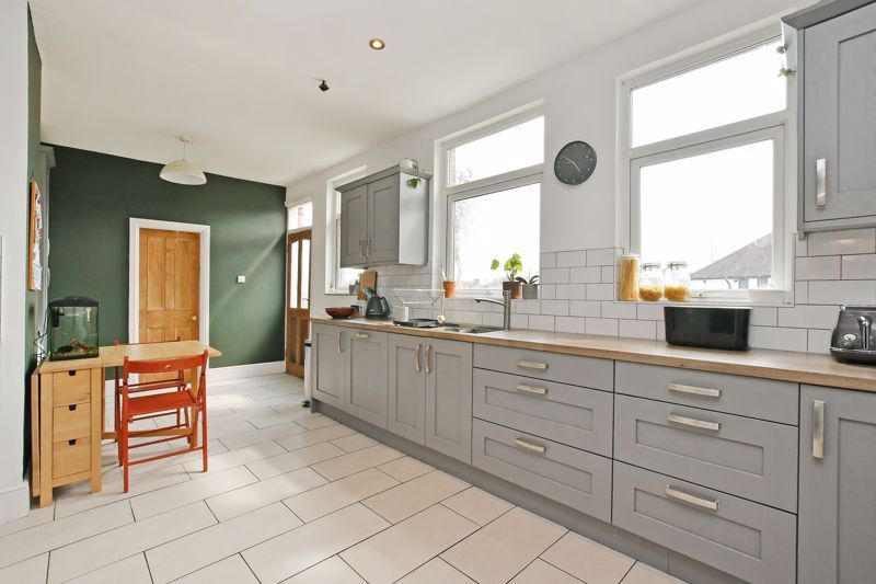 Property photo 3 of 34 Kitchen