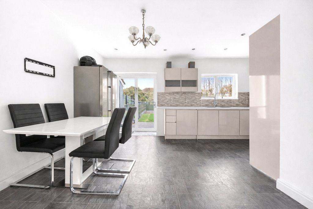 Property photo 3 of 16 Picture No. 30