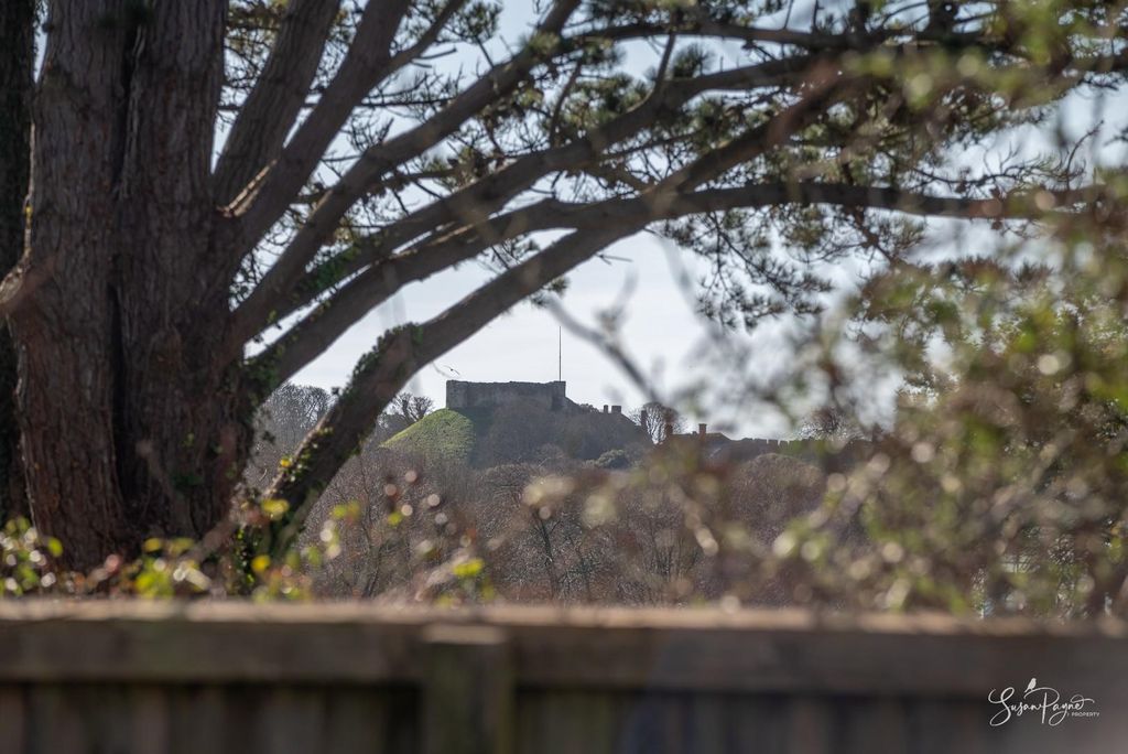 Property photo 3 of 24 Views Of Carisbrooke Castle