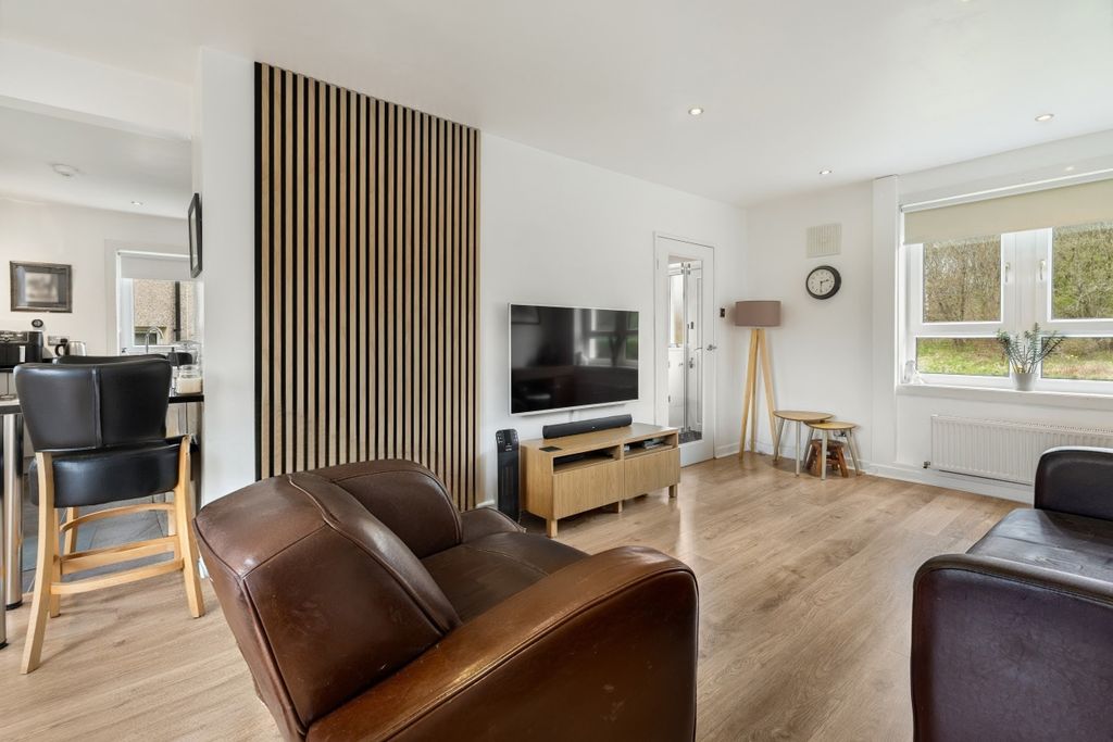 Property photo 3 of 27