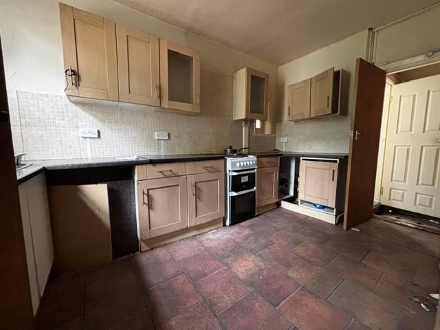 Property photo 3 of 16 Kitchen.Jpg