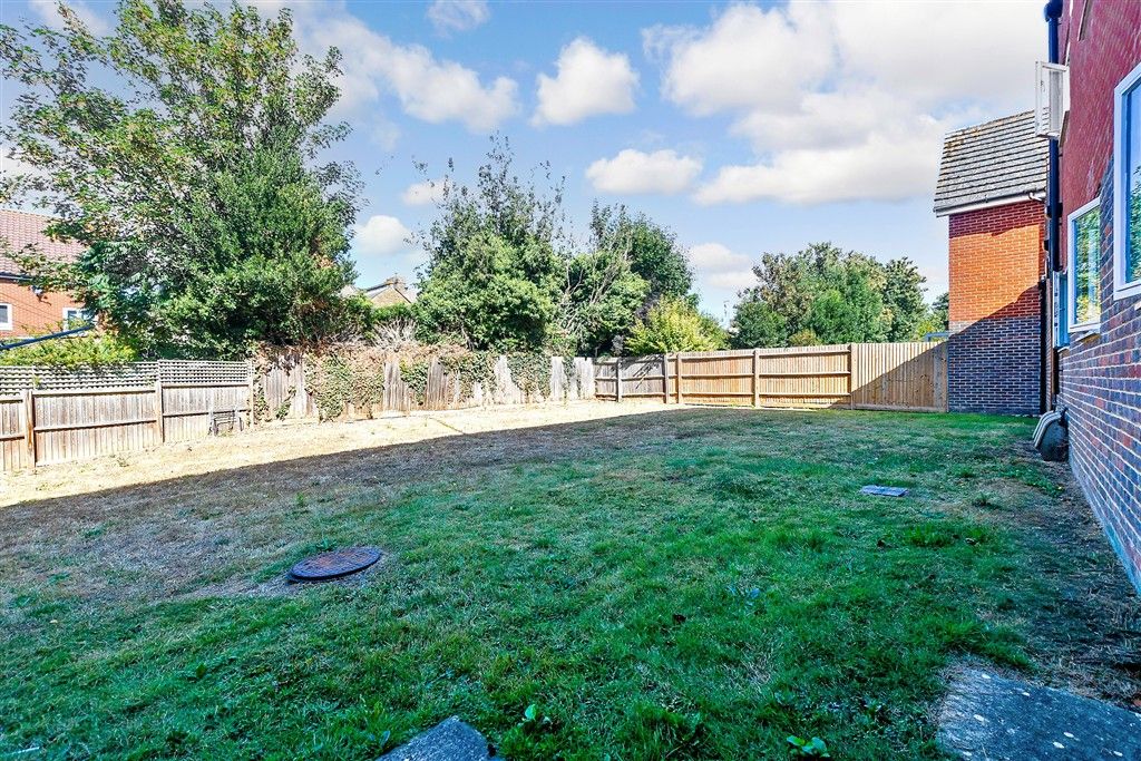 Property photo 2 of 14 Communal Gardens