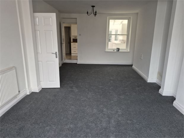 Property photo 3 of 9 Lounge