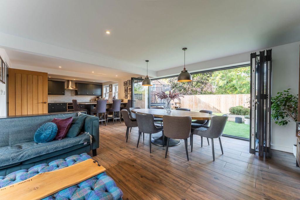 Property photo 2 of 24