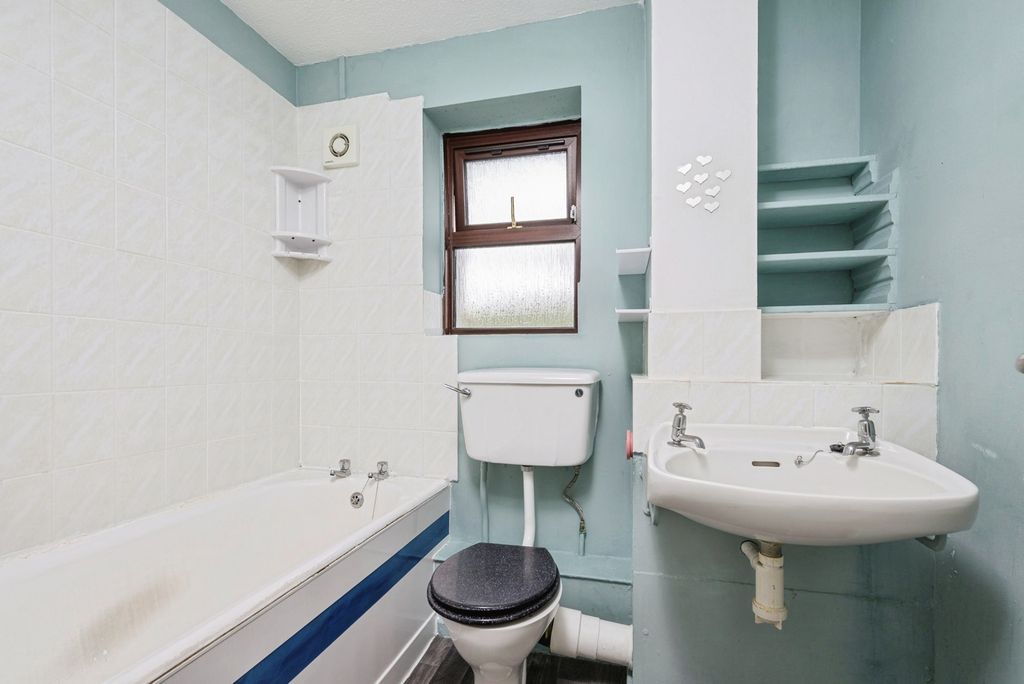Property photo 2 of 27 Pbox-Img.Jpg