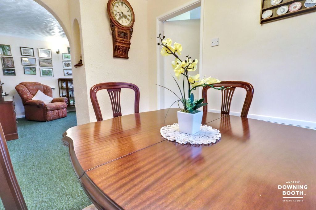 Property photo 3 of 28