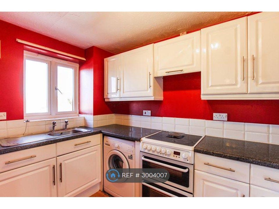 Property photo 3 of 6 Kitchen