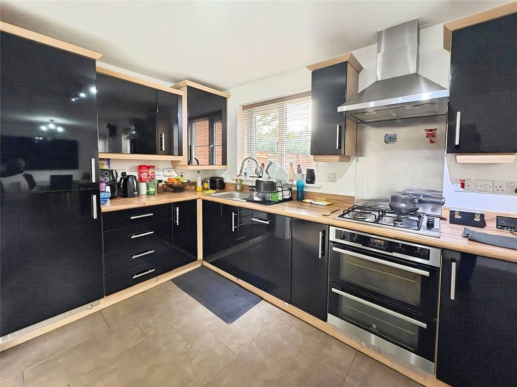 Property photo 3 of 13 Kitchen