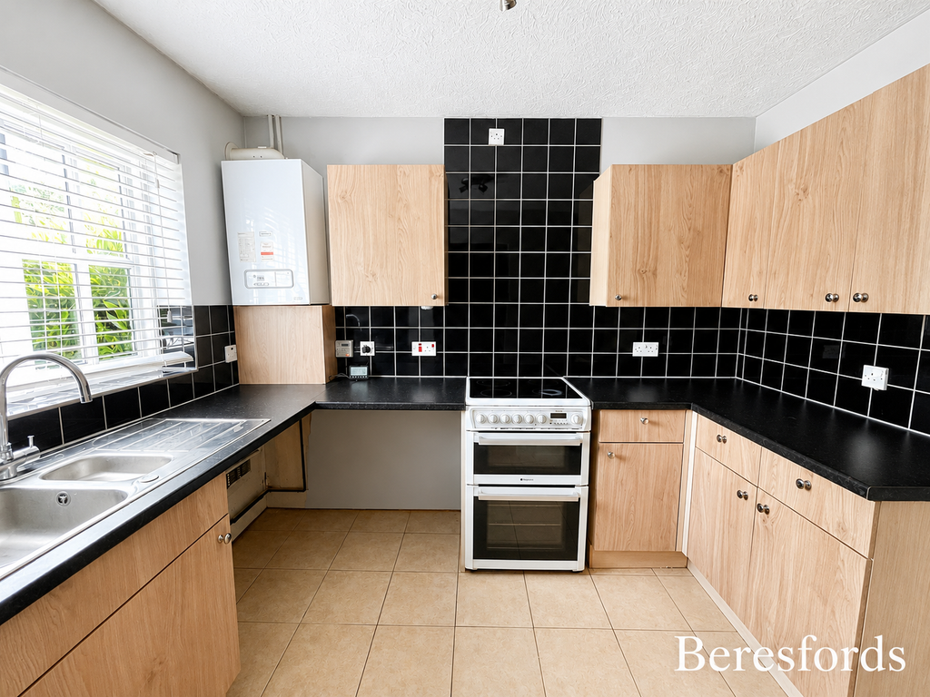 Property photo 2 of 11 Kitchen